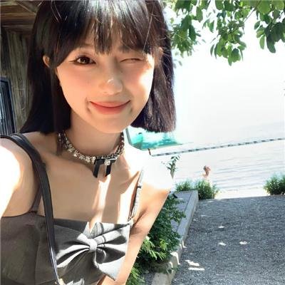 三人之间
